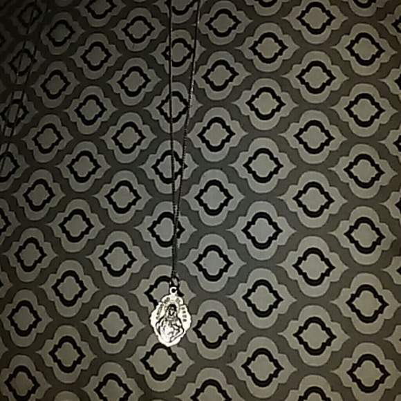 Jesus Pendant Necklace - Picture 2 of 2